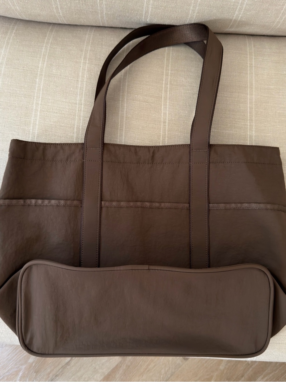 lululemon Daily Multi-Pocket Tote Bag 20L in Walnut Crunch - Picture 7 of 9